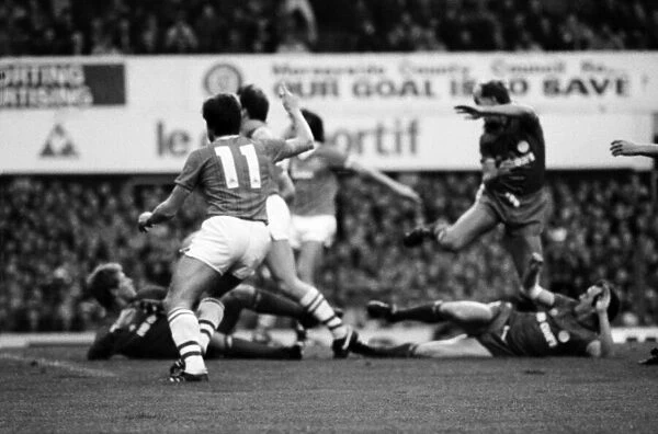 Everton 3 v. Leicester City 0. November 1984 MF18-08-014