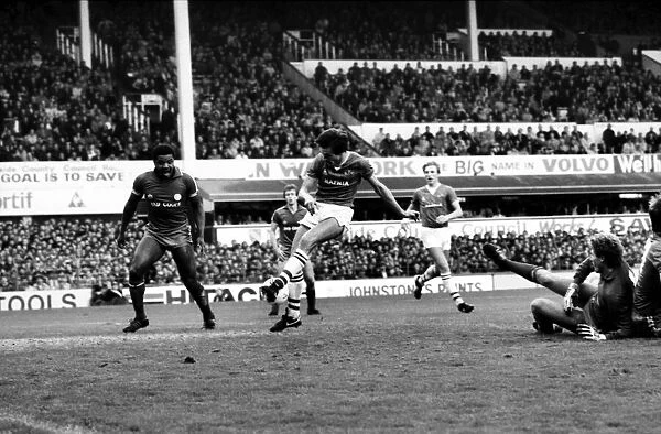 Everton 3 v. Leicester City 0. November 1984 MF18-08-026