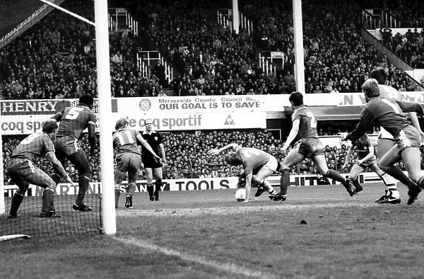 Everton 3 v. Leicester City 0. November 1984 MF18-08-027