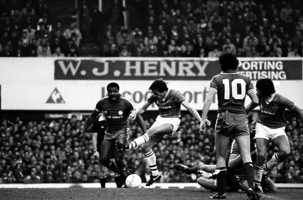 Everton 3 v. Leicester City 0. November 1984 MF18-08-029