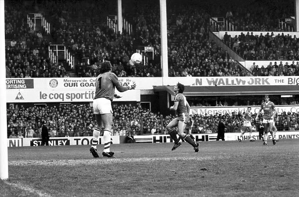 Everton 3 v. Leicester City 0. November 1984 MF18-08-023