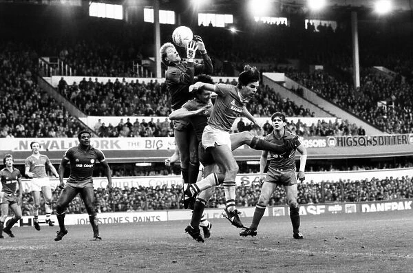 Everton 3 v. Leicester City 0. November 1984 MF18-08-024