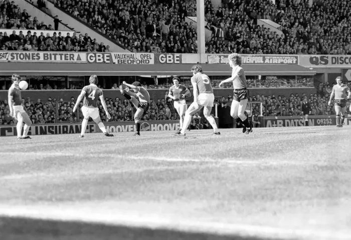 Framed Print : Everton 3 v. Manchester United 3. April 1982 MF06-24-040 Framed Print : Everton 3 v. Manchester United 3. April 1982 MF06-24-040