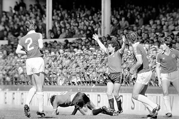 Everton 3 v. Manchester United 3. April 1982 MF06-24-030
