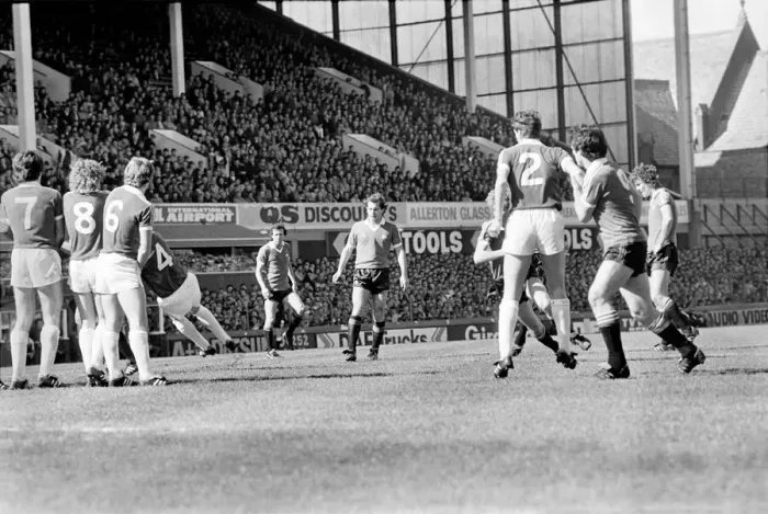Framed Print : Everton 3 v. Manchester United 3. April 1982 MF06-24-026