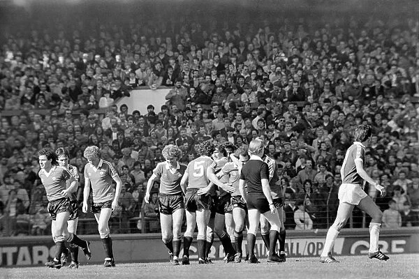 Everton 3 v. Manchester United 3. April 1982 MF06-24-024