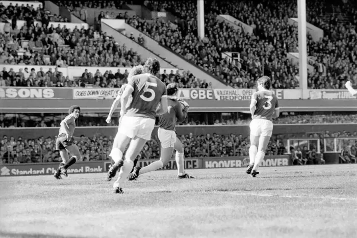 Framed Print : Everton 3 v. Manchester United 3. April 1982 MF06-24-005 Framed Print : Everton 3 v. Manchester United 3. April 1982 MF06-24-005