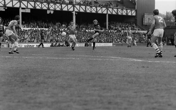 Everton 3 v. Queens Park Rangers 1. May 1984 MF15-11-005
