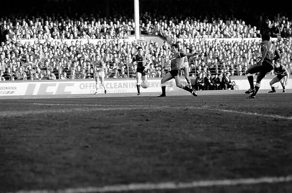Everton 5 v. Manchester United 0. October 1984 MF18-07-040