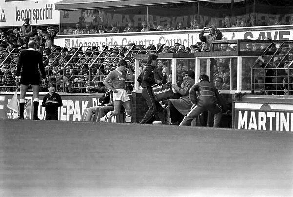 Everton 5 v. Manchester United 0. October 1984 MF18-07-014