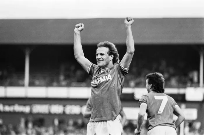 Framed Print : Everton clinched the league title for the eighth time in their history with a 2-0 win Framed Print : Everton clinched the league title for the eighth time in their history with a 2-0 win