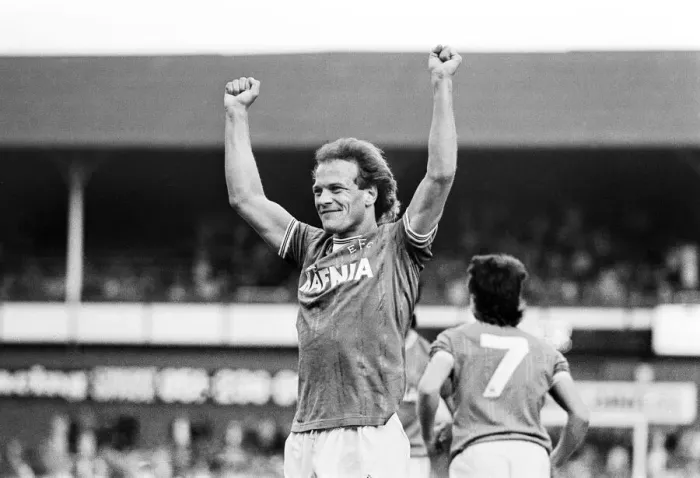 Framed Print : Everton clinched the league title for the eighth time in their history with a 2-0 win Framed Print : Everton clinched the league title for the eighth time in their history with a 2-0 win