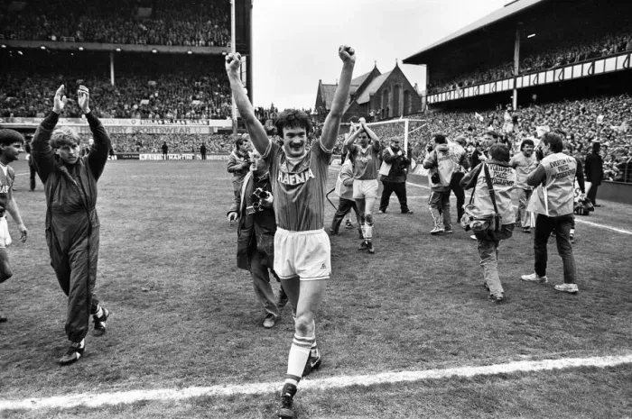 Framed Print : Everton clinched the league title for the eighth time in their history with a 2-0 win Framed Print : Everton clinched the league title for the eighth time in their history with a 2-0 win
