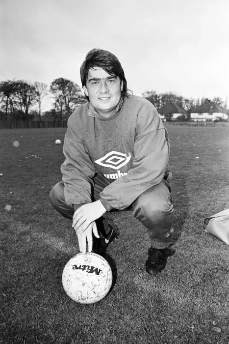 Framed Print : Everton football player Ian Snodin pictured during a training session at Bellefield Framed Print : Everton football player Ian Snodin pictured during a training session at Bellefield