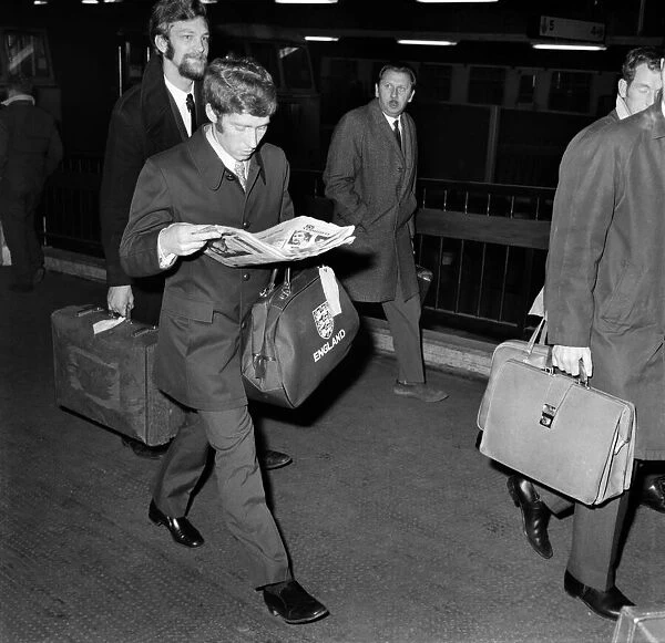 Everton football team arrive at Euston for the match against West Ham tomorrow