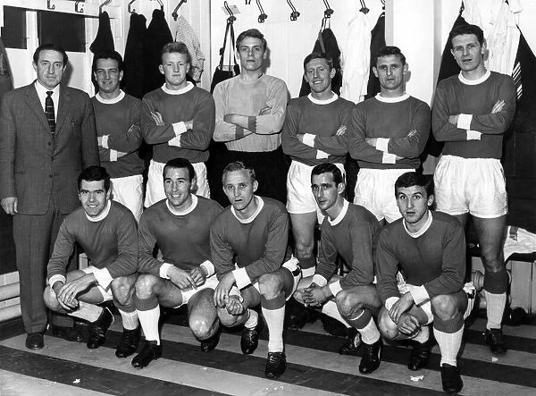 Everton football team players with manager Harry Catterick. 13th September 1963