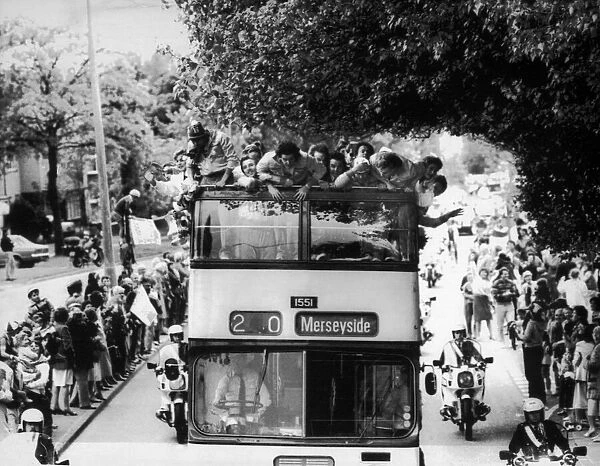 Everton football team return on open top bus to Liverpool with the FA Cup trophy
