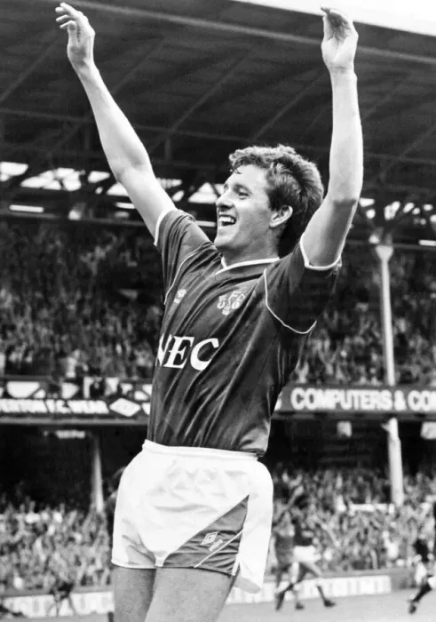Framed Print : Everton footballer Kevin Sheedy celebrates his goal against Nottingham Forest during