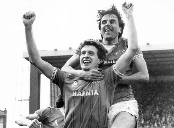 Framed Print : Everton footballer Kevin Sheedy congratulated by teammate Graeme Sharp after he scored