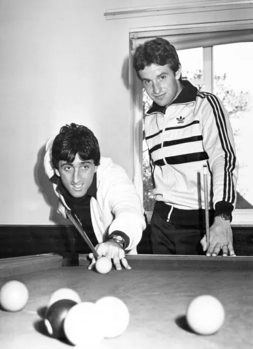 Framed Print : Everton footballer Kevin Sheedy enjoying a game of pool with teammate David Johnson