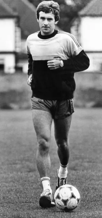 Framed Print : Everton footballer Kevin Sheedy during a team training session. June 1984 Framed Print : Everton footballer Kevin Sheedy during a team training session. June 1984