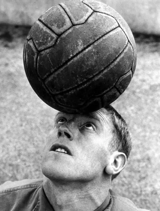 Framed Print : Everton footballer Tony Kay in training at Sheffield Wednesdays ground, July 1963 Framed Print : Everton footballer Tony Kay in training at Sheffield Wednesdays ground, July 1963