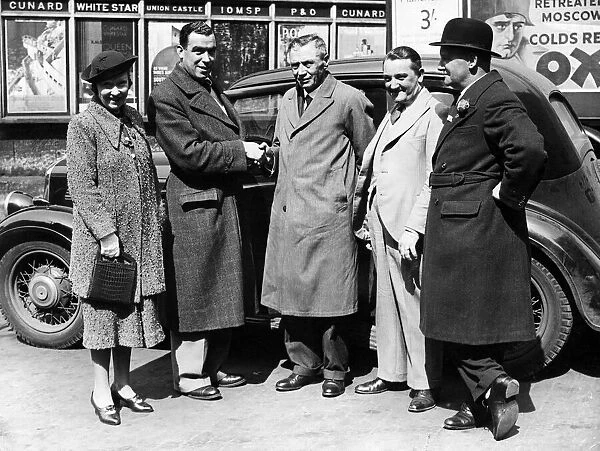 Everton footballer William 'Dixie'Dean with local dignitaries in Liverpool