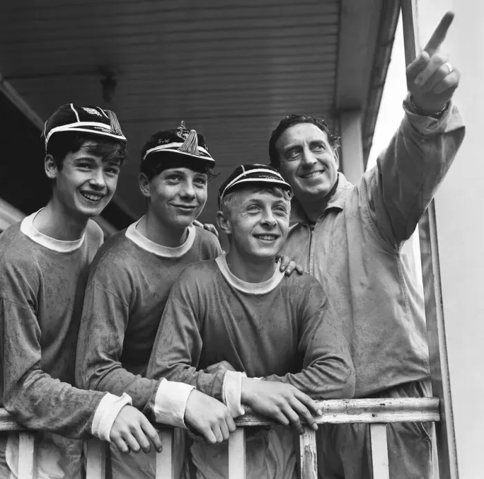 Framed Print : Everton manager Harry Catterick with latest recruits Whittle and Styles of Liverpol Framed Print : Everton manager Harry Catterick with latest recruits Whittle and Styles of Liverpol