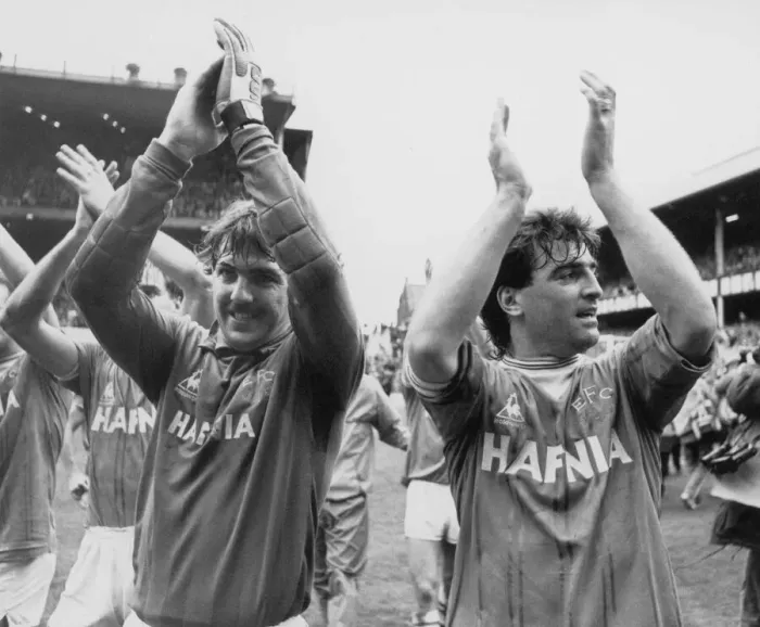 Framed Print : Everton players Neville Southall and Kevin Ratcliffe acknowledge the applause of the fans Framed Print : Everton players Neville Southall and Kevin Ratcliffe acknowledge the applause of the fans