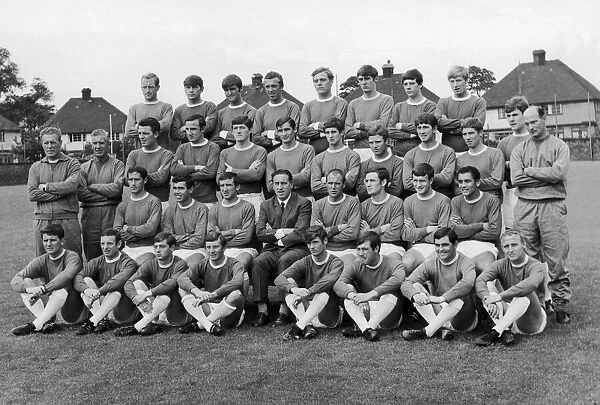 Everton squad pose fore a pre season picture at their Bellefield training camp