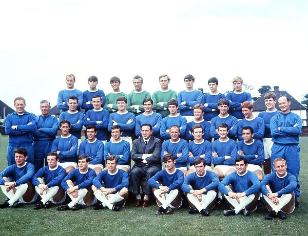 Everton squad pose for a group photograph. Back row left to right: Sandy Brown
