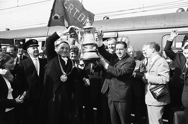 Everton tmanager Harry Catterick with Lord Mayor of Liverpool
