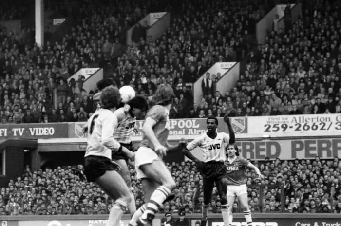 Framed Print : Everton v. Arsenal. March 1985 MF20-13-002 The final score was a two nil victory