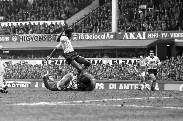 Everton v. Arsenal. March 1985 MF20-13-016 The final score was a two nil victory