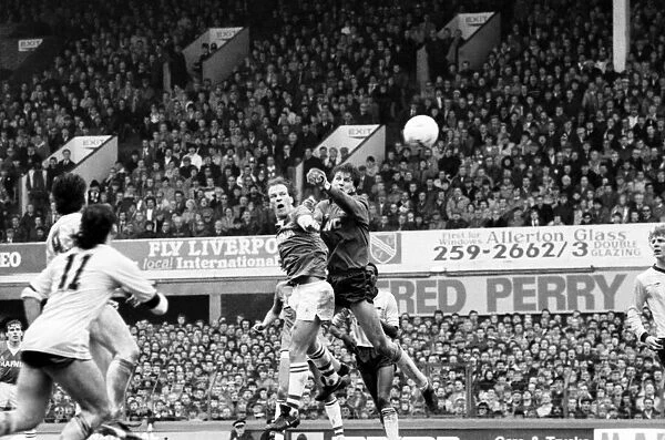 Everton v. Arsenal. March 1985 MF20-13-019 The final score was a two nil victory