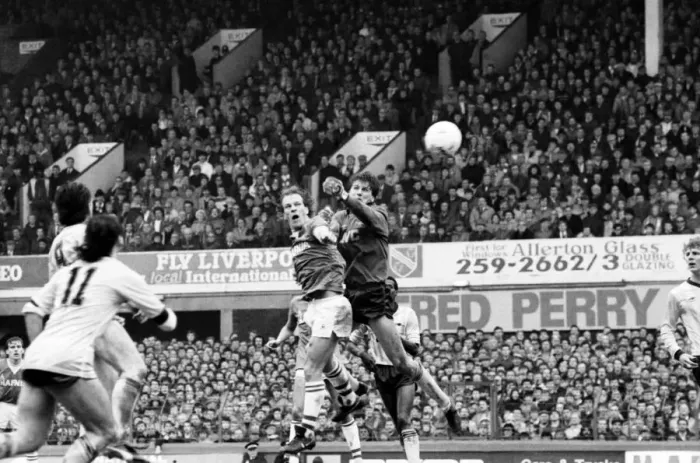 Framed Print : Everton v. Arsenal. March 1985 MF20-13-019 The final score was a two nil victory