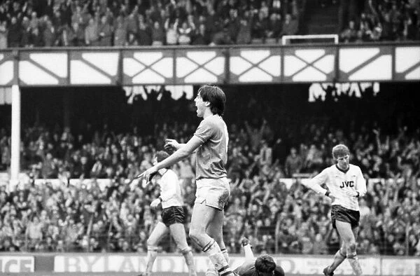Everton v. Arsenal. March 1985 MF20-13-029 The final score was a two nil victory