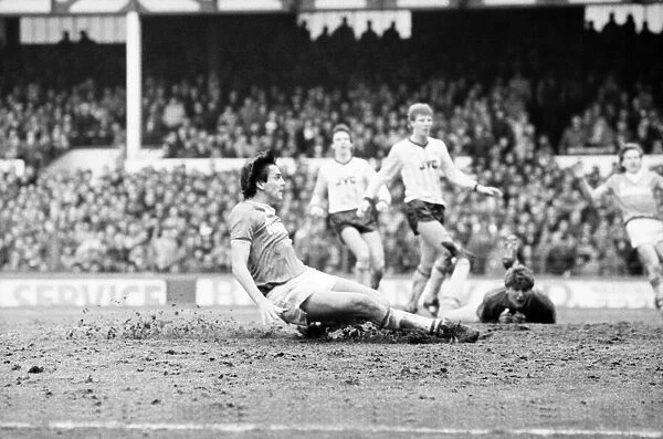 Everton v. Arsenal. March 1985 MF20-13-034 The final score was a two nil victory to