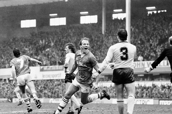 Everton v. Arsenal. March 1985 MF20-13-037 The final score was a two nil victory to