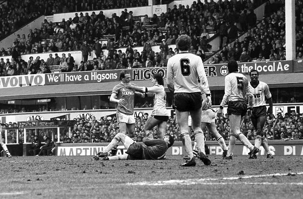 Everton v. Arsenal. March 1985 MF20-13-044 The final score was a two nil victory
