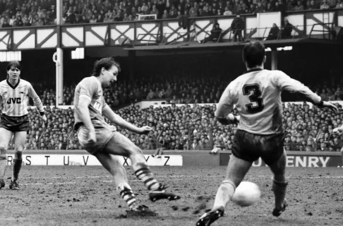 Framed Print : Everton v. Arsenal. March 1985 MF20-13-045 The final score was a two nil victory Framed Print : Everton v. Arsenal. March 1985 MF20-13-045 The final score was a two nil victory