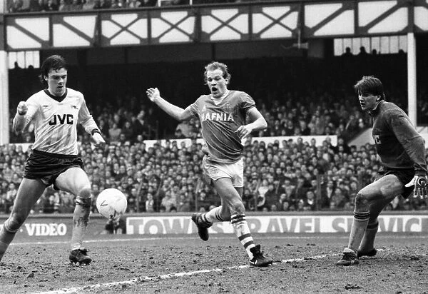 Everton v. Arsenal. March 1985 MF20-13-047 The final score was a two nil victory