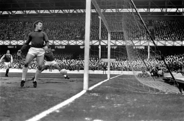 Framed Print : Everton v. Arsenal: West looks back in despair as Georgees shot goes past Hurstes foot to Framed Print : Everton v. Arsenal: West looks back in despair as Georgees shot goes past Hurstes foot to
