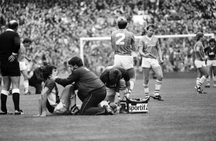 Framed Print : Everton v. Aston Villa. October 1984 MF18-01-002 The final score was a two one Framed Print : Everton v. Aston Villa. October 1984 MF18-01-002 The final score was a two one