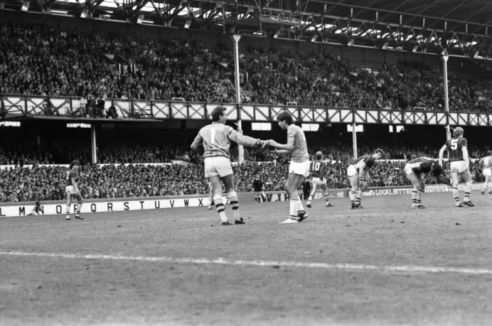 Framed Print : Everton v. Aston Villa. October 1984 MF18-01-023 The final score was a two one Framed Print : Everton v. Aston Villa. October 1984 MF18-01-023 The final score was a two one