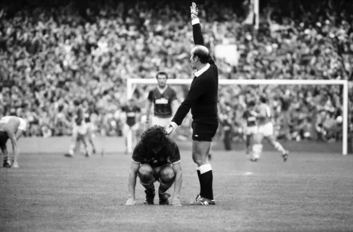 Framed Print : Everton v. Aston Villa. October 1984 MF18-01-026 The final score was a two one Framed Print : Everton v. Aston Villa. October 1984 MF18-01-026 The final score was a two one