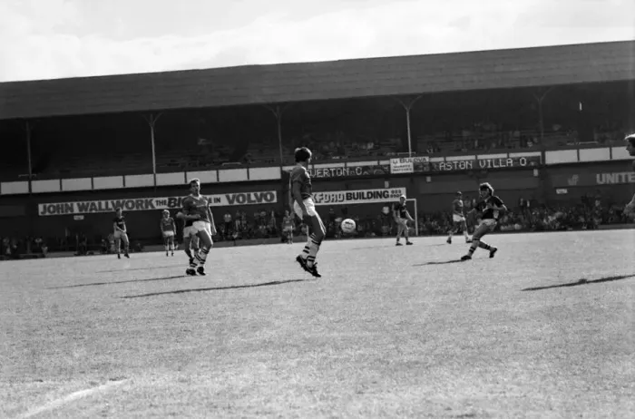 Framed Print : Everton v. Aston Villa. October 1984 MF18-01-034 The final score was a two one Framed Print : Everton v. Aston Villa. October 1984 MF18-01-034 The final score was a two one