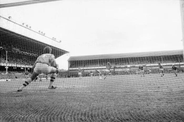 Framed Print : Everton v. Aston Villa. October 1984 MF18-01-042 The final score was a two one Framed Print : Everton v. Aston Villa. October 1984 MF18-01-042 The final score was a two one