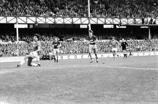 Everton v. Aston Villa. October 1984 MF18-01-047 The final score was a two one