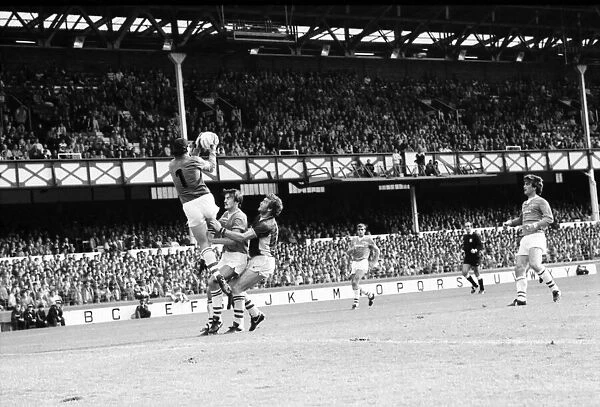 Everton v. Aston Villa. October 1984 MF18-01-054 The final score was a two one
